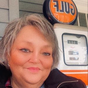 Meet your Posher, Debbie